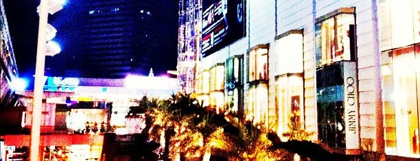 Siam Paragon is one of Shopping place.