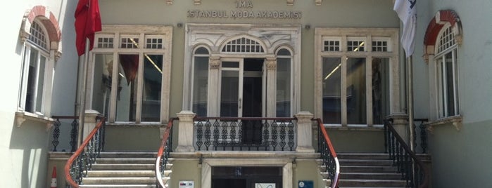 İstanbul Moda Akademisi is one of Locais salvos de Huseyin.