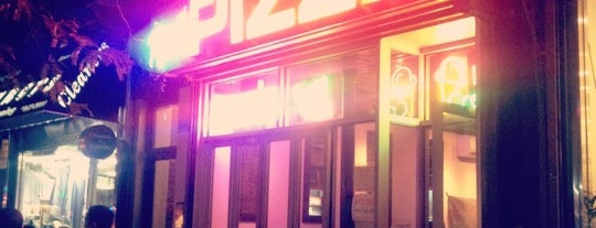 Original Roy's Pizza is one of สถานที่ที่บันทึกไว้ของ Randy.