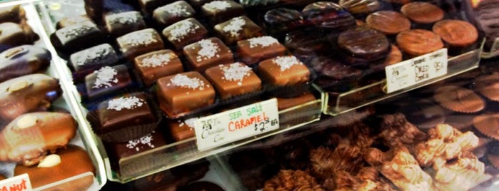 The Chocolate Cow is one of Lugares favoritos de Chio.