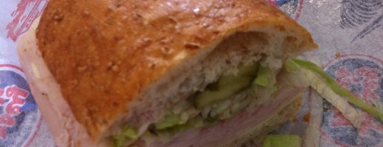 Jersey Mike's Subs is one of KATIE 님이 좋아한 장소.