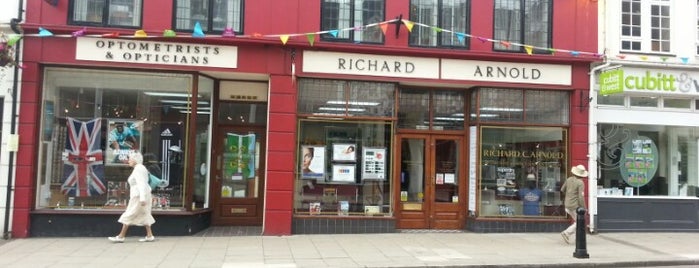 Richard C Arnold is one of Petersfield.