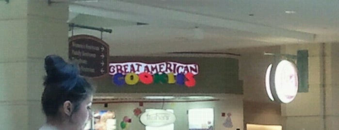 Great American Cookies is one of Locais curtidos por Amy.