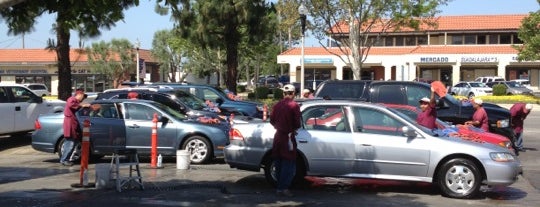 Simi Valley Car Wash is one of สถานที่ที่ Bruce ถูกใจ.