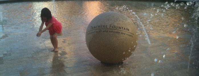Teacher's Fountain is one of Portland (OR).