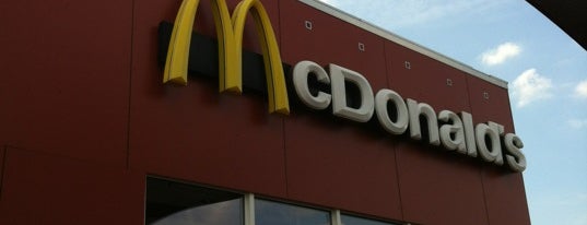 McDonald's is one of Lieux qui ont plu à LF.
