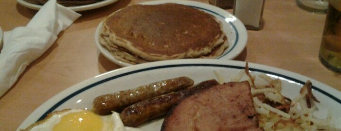 IHOP is one of Farisさんのお気に入りスポット.