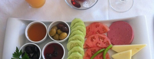 Saki Restaurant is one of İzmir ve Ege Çevresi Favori Yemek.