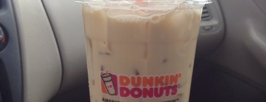 Dunkin' is one of JJさんのお気に入りスポット.