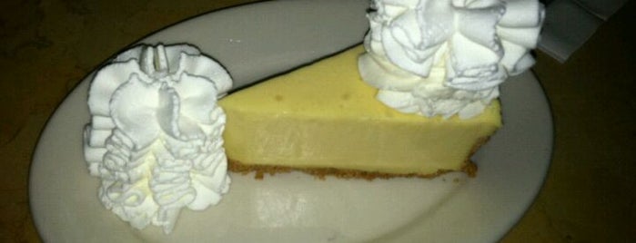 The Cheesecake Factory is one of Lugares favoritos de Ed.
