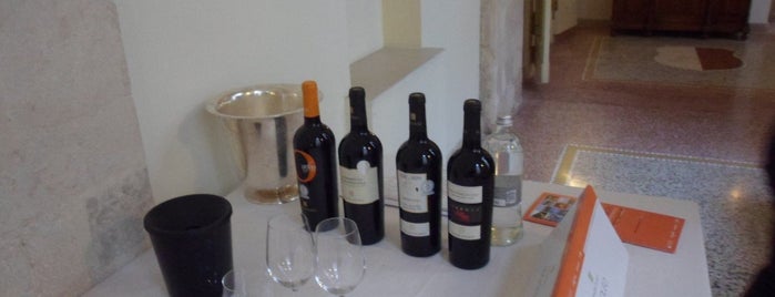 Cantine Paololeo is one of Cantine Aperte Puglia 2012.