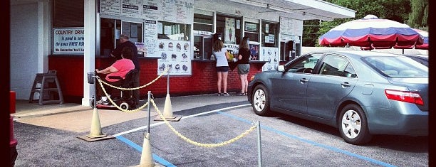 Country Drive-In is one of Lieux qui ont plu à Amanda.