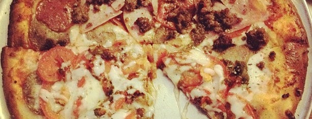Old Town Pizza is one of Lugares favoritos de lt.