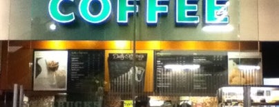 Starbucks is one of Tempat yang Disukai Armando.