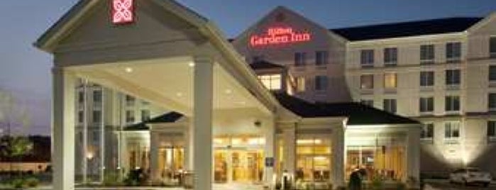Hilton Garden Inn is one of สถานที่ที่ Tom ถูกใจ.