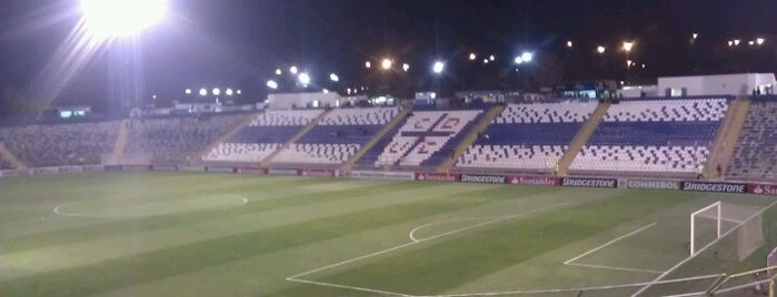 Estadio San Carlos de Apoquindo is one of Tempat yang Disukai Benjamin.