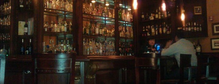 La Traviata Restaurant Bar and Lounge is one of Danさんのお気に入りスポット.