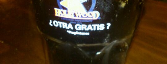 Foster's Hollywood is one of Locais curtidos por Carlos.