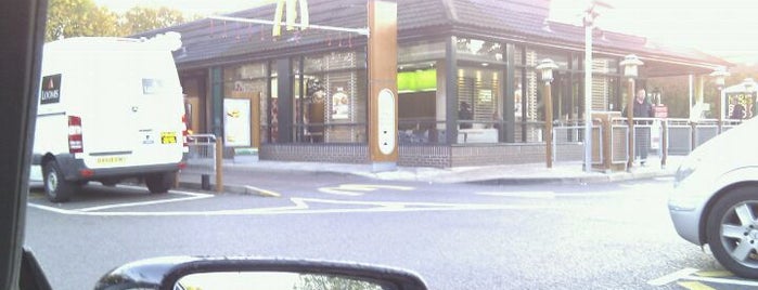 McDonald's is one of สถานที่ที่ Del ถูกใจ.
