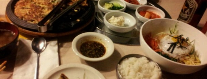 Shilla Japanese Korean Restaurant is one of Tempat yang Disimpan Jin.