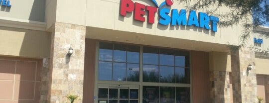 PetSmart is one of Orte, die Trish gefallen.