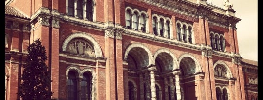 Victoria and Albert Museum (V&A) is one of Places mentioned in Pet Shop Boys lyrics.