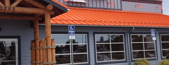Hooters is one of สถานที่ที่ Andy ถูกใจ.