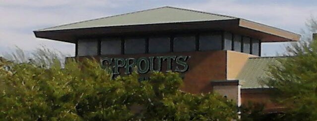 Sprouts Farmers Market is one of Posti che sono piaciuti a Clintus.
