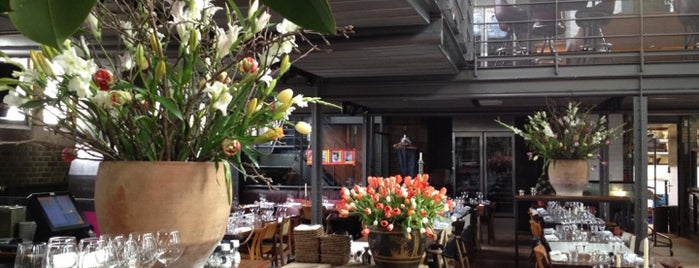 Restaurant Pompstation is one of Amsterdamse avonturen..