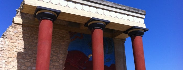 Knossos is one of Girit.
