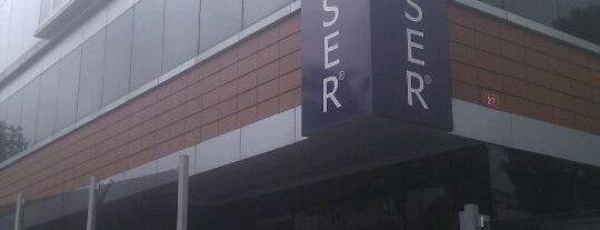 Netser Center is one of Lugares favoritos de Aydin.