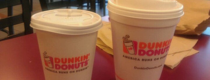 Dunkin' is one of デザート 行きたい.