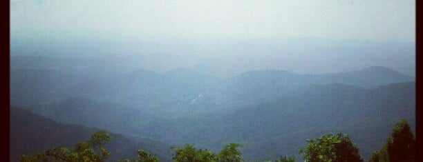 Blue Ridge Parkway is one of Maryさんの保存済みスポット.