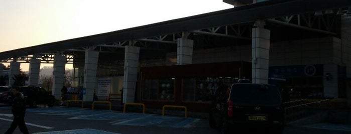 Goesan Service Area - Masan-bound is one of ⓦ고속도로 휴게소.