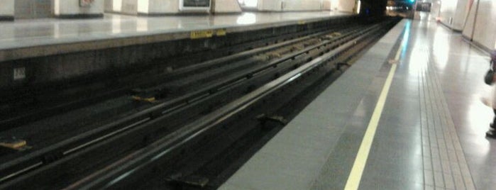 Metro Pajaritos is one of Estaciones Metro de Santiago.
