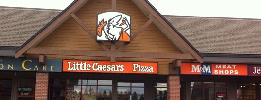 Little Caesars Pizza is one of Locais curtidos por Kristine.