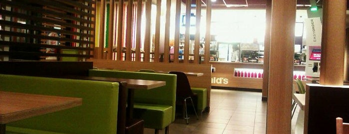 McDonald's is one of Tempat yang Disukai Paulien.