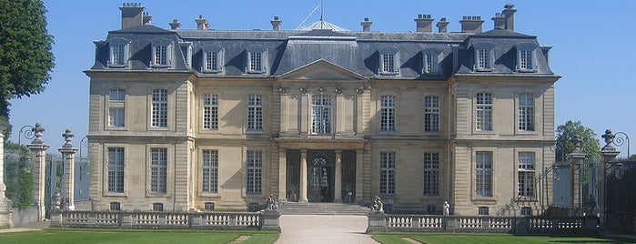 Château de Champs-sur-Marne is one of Résidences présidentielles : de hier à aujourd'hui.