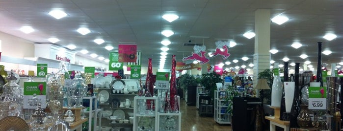 HomeGoods is one of Jason Christopherさんのお気に入りスポット.