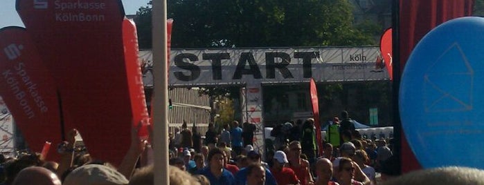 KÖLN-MARATHON is one of Orte, die Tom gefallen.