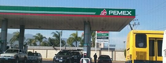 Gasolinera Bonaterra is one of Lugares favoritos de Pax.