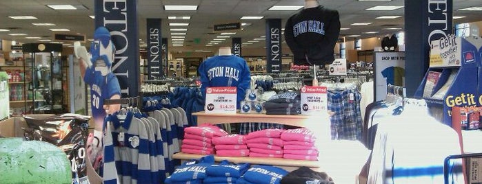 Seton Hall Bookstore is one of Chrisさんのお気に入りスポット.