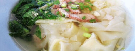 โกช้อย ข้าวหมูแดง บะหมี่เกี๊ยว is one of Top picks for Ramen or Noodle House.