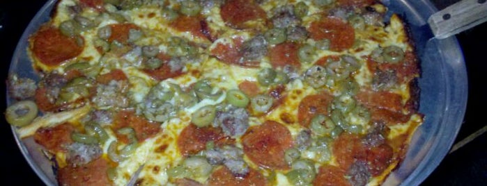 JAC's (Cekola's Pizza) is one of Lieux qui ont plu à Brenna.