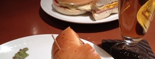 Airport Bagel Cafe is one of swiiitchさんのお気に入りスポット.