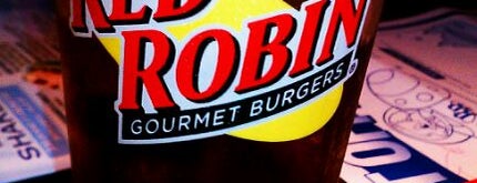 Red Robin Gourmet Burgers and Brews is one of Locais curtidos por Cicely.