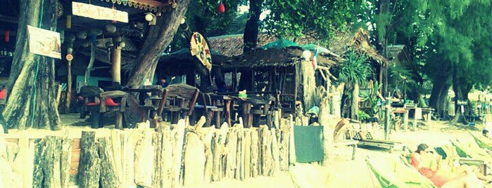 Funky Fish Bar is one of Tempat yang Disukai Amaury.