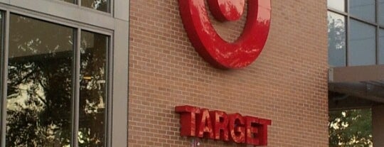 Target is one of Nikkia Jさんのお気に入りスポット.