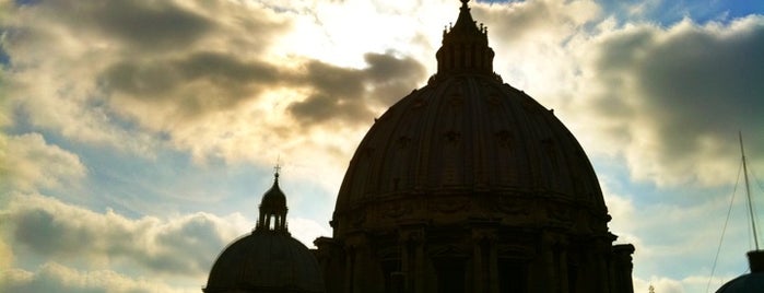 Basílica de San Pedro is one of Italy.