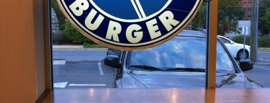 Elevation Burger is one of สถานที่ที่ Greg ถูกใจ.